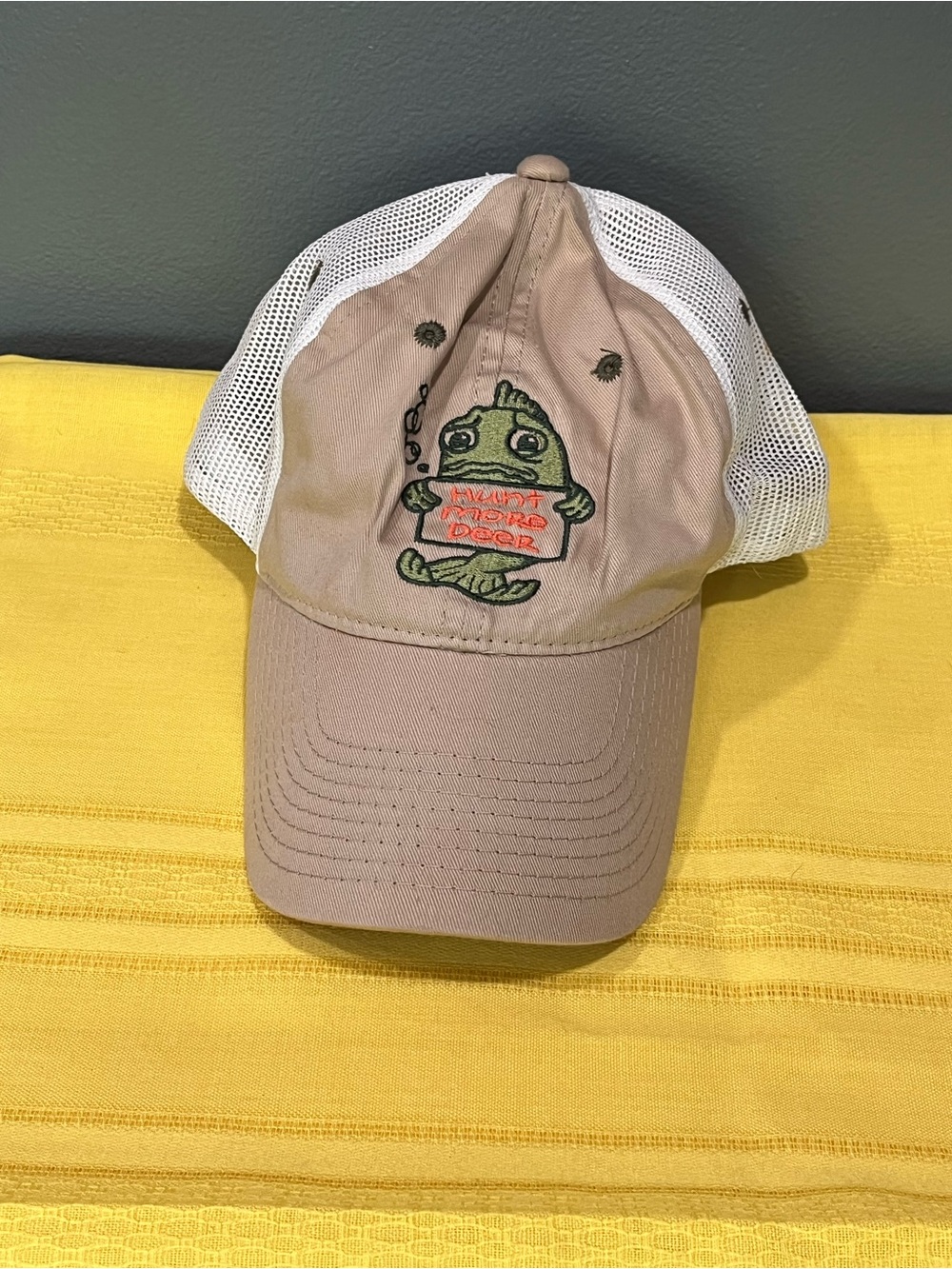 Vtg Signatures “Hunt More Deer” Funny Fish Trucker Hat - Tan/White Mesh Hat